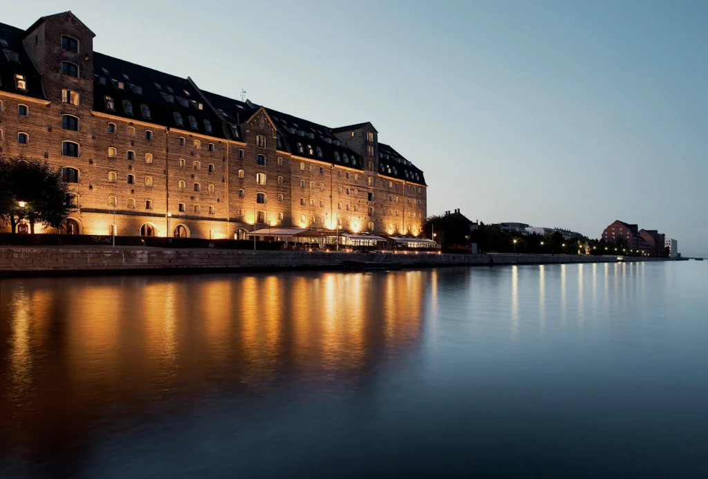 Complete AV renovation of Copenhagen's prestigious warehouse building from 1787 into a luxury hotel.
