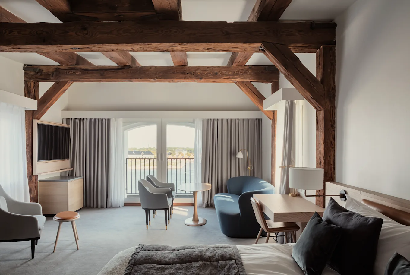 Admiral Hotel guest room