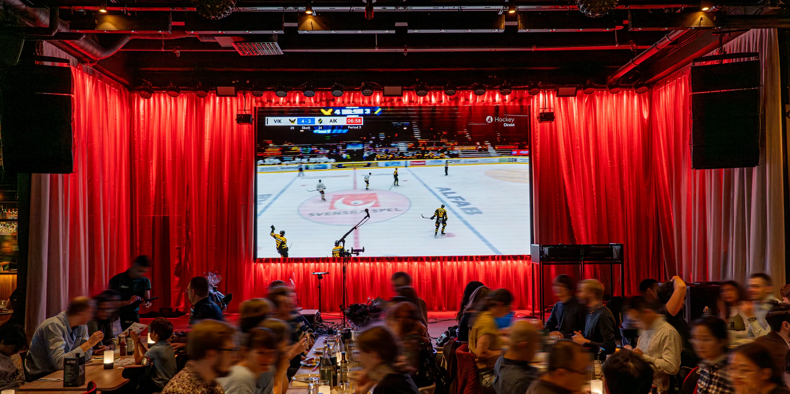 O’Learys Norrköping main room and video wall