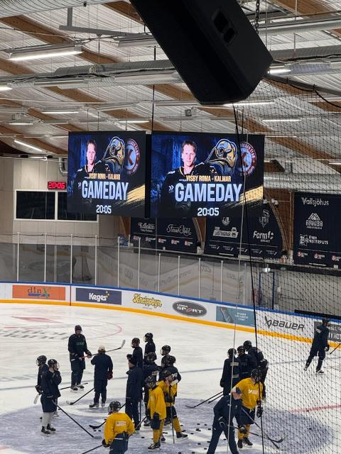 visby-ishall-jumbotron-da Jumbotron over isen i Visby ishall før Visby Romas kamp mod Kalmar